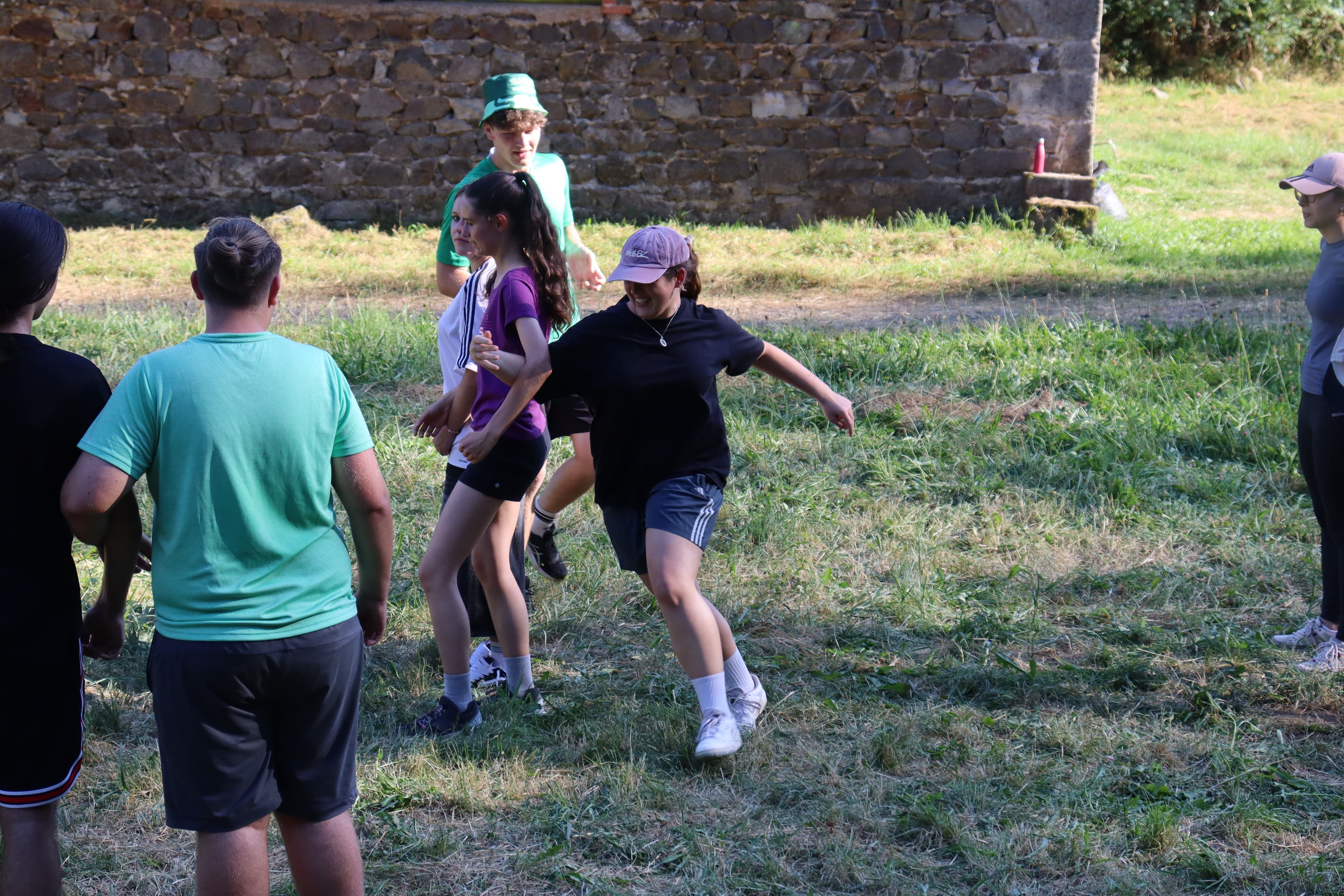 Jeunes en formation BAFA dans un cadre nature